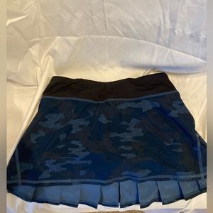 Navy camo lulu lemon skirt size 4